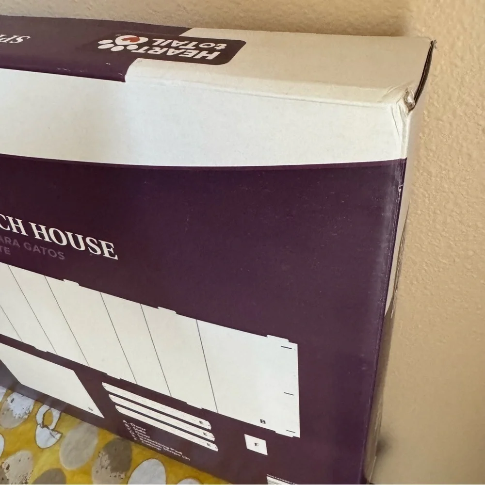 Aldi NIB Kitty Glamper Spring Cat Scratch house